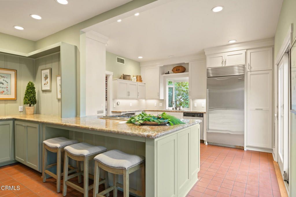 Image 12 of property listing at 924 S Oakland Avenue, Pasadena, CA 91106