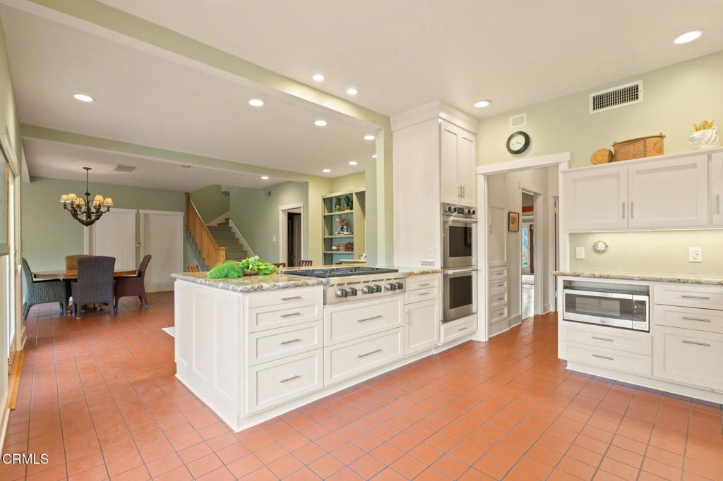 Image 13 of property listing at 924 S Oakland Avenue, Pasadena, CA 91106