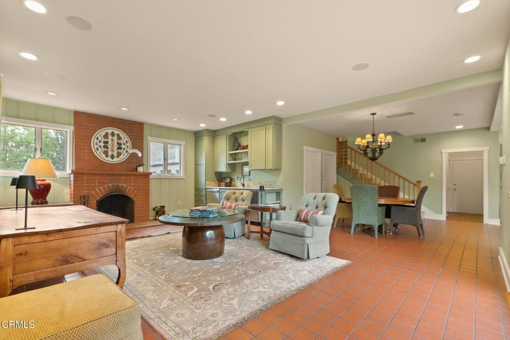 Image 21 of property listing at 924 S Oakland Avenue, Pasadena, CA 91106