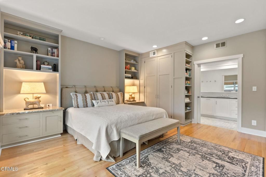 Image 23 of property listing at 924 S Oakland Avenue, Pasadena, CA 91106