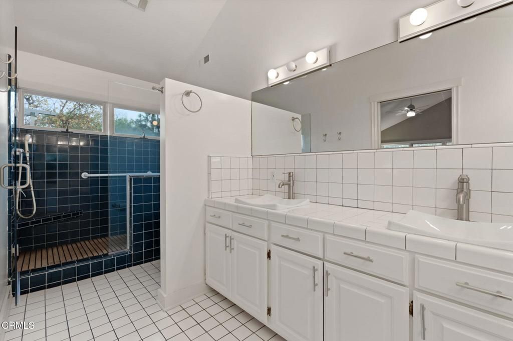 Image 29 of property listing at 924 S Oakland Avenue, Pasadena, CA 91106