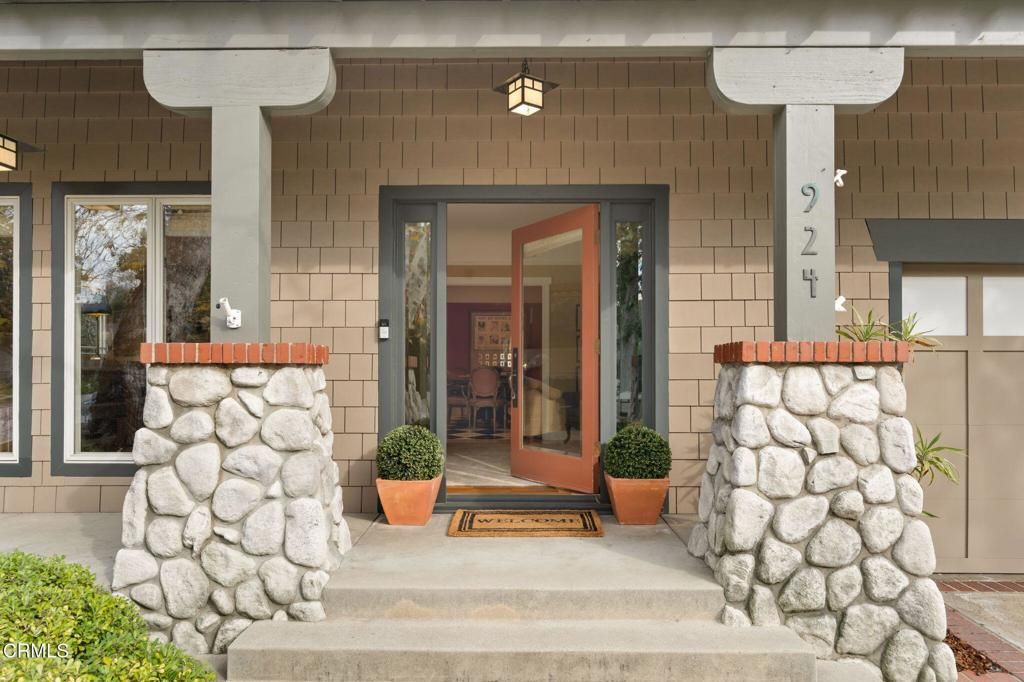 Image 4 of property listing at 924 S Oakland Avenue, Pasadena, CA 91106