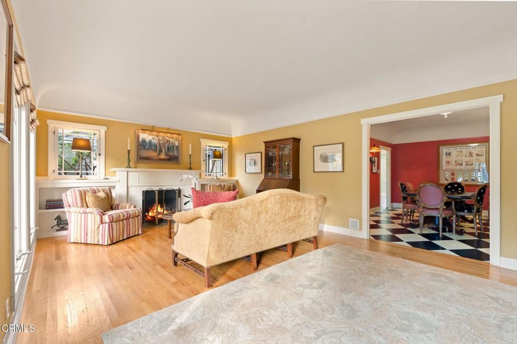 Image 5 of property listing at 924 S Oakland Avenue, Pasadena, CA 91106