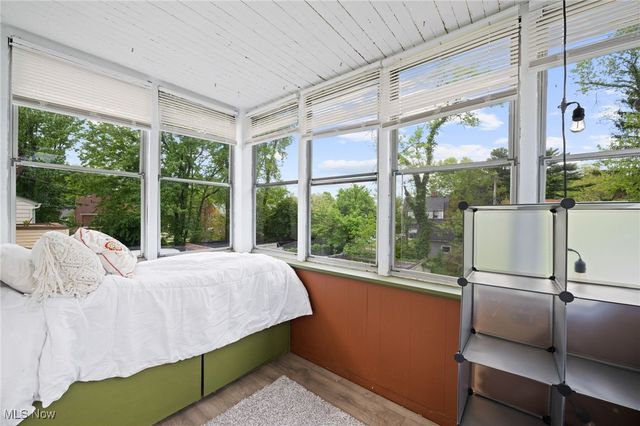 1047 Hillstone Road, Cleveland Heights, OH 44121