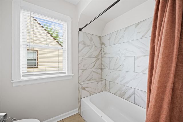 1047 Hillstone Road, Cleveland Heights, OH 44121