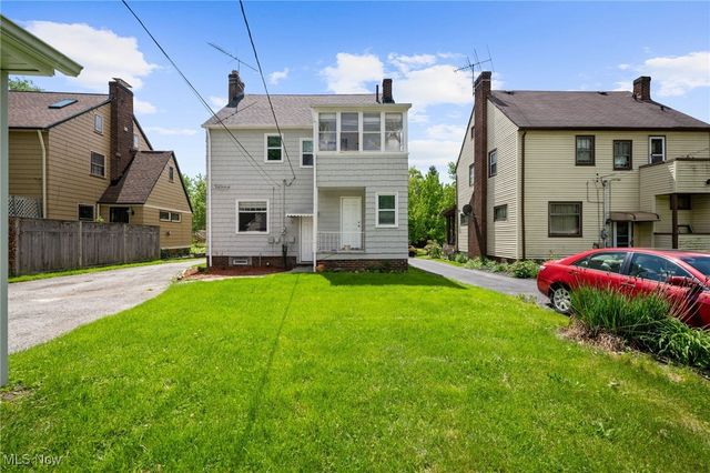 1047 Hillstone Road, Cleveland Heights, OH 44121