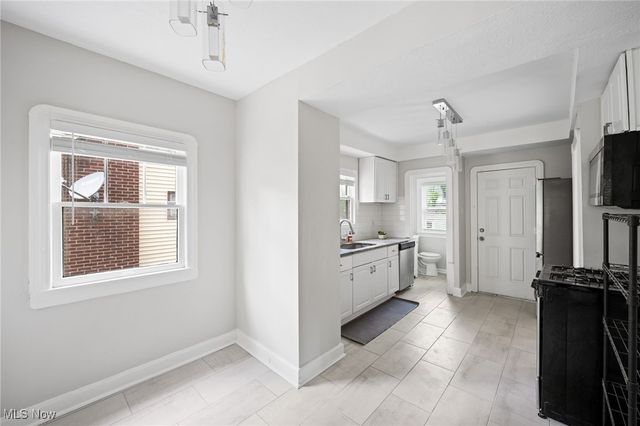 1047 Hillstone Road, Cleveland Heights, OH 44121