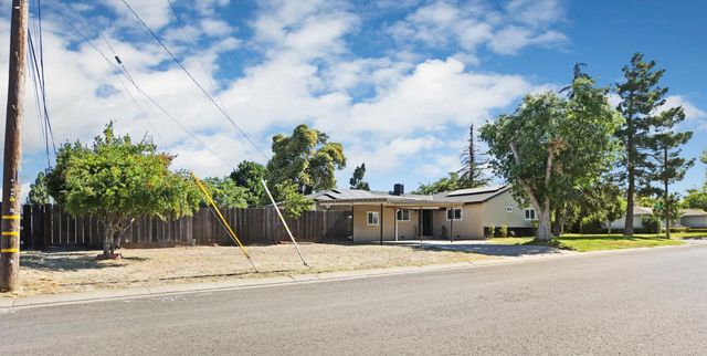 351 Alpine Dr, Merced, CA 95340