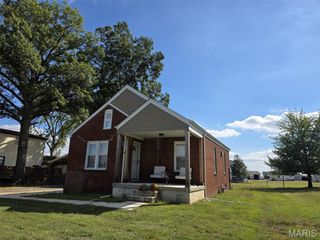 360 E Cherry Street, Hoyleton, IL 62803