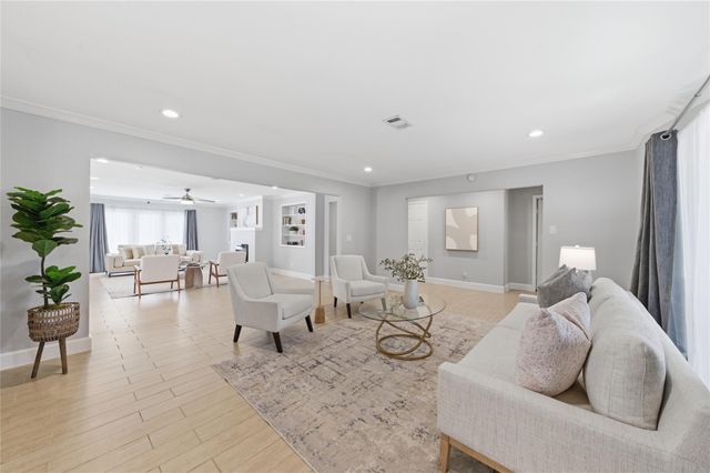 218 Faust Lane, Houston, TX 77024