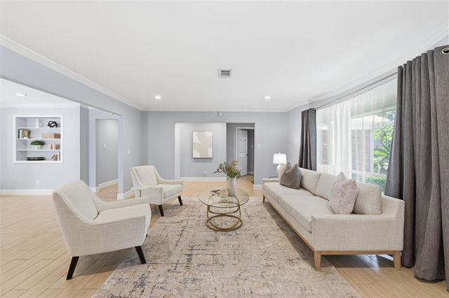 218 Faust Lane, Houston, TX 77024