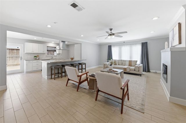 218 Faust Lane, Houston, TX 77024