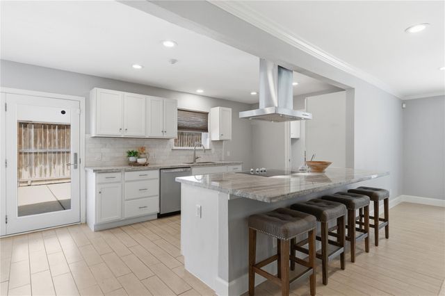 218 Faust Lane, Houston, TX 77024