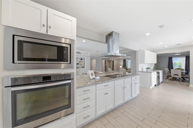 218 Faust Lane, Houston, TX 77024