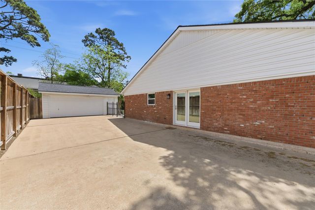 218 Faust Lane, Houston, TX 77024