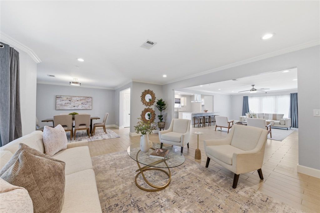 218 Faust Lane, Houston, TX 77024