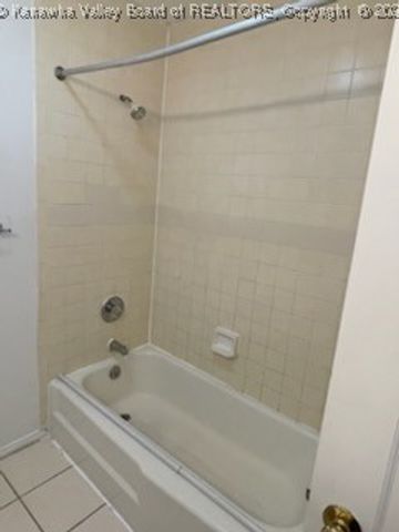 1986 Parkwood Road, Charleston, WV 25314