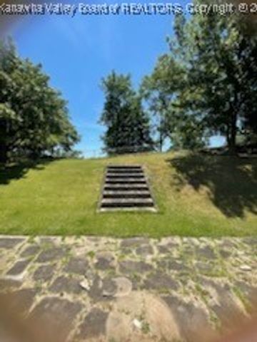 1986 Parkwood Road, Charleston, WV 25314