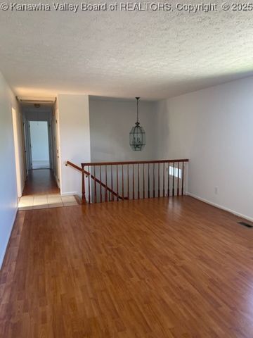 1986 Parkwood Road, Charleston, WV 25314