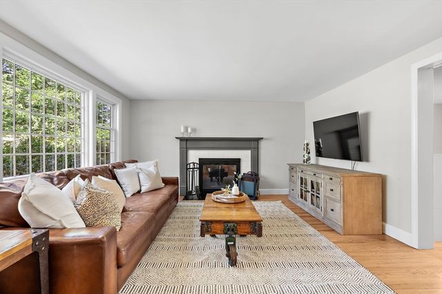 13 Mohegan Road, Acton, MA 01720