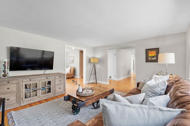 13 Mohegan Road, Acton, MA 01720