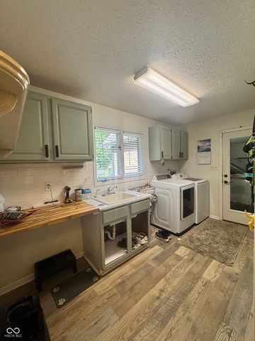 8923 Woodacre Lane, Indianapolis, IN 46234