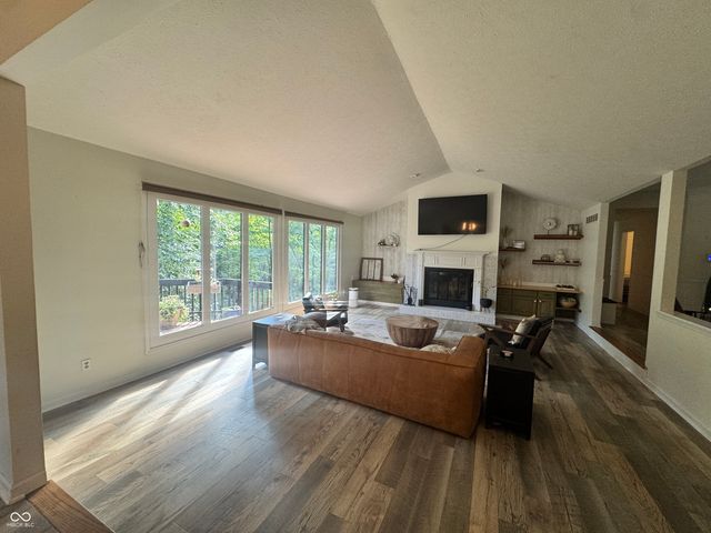 8923 Woodacre Lane, Indianapolis, IN 46234