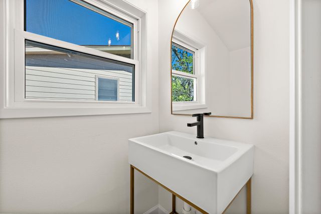 8102 Burrell DR, Austin, TX 78757