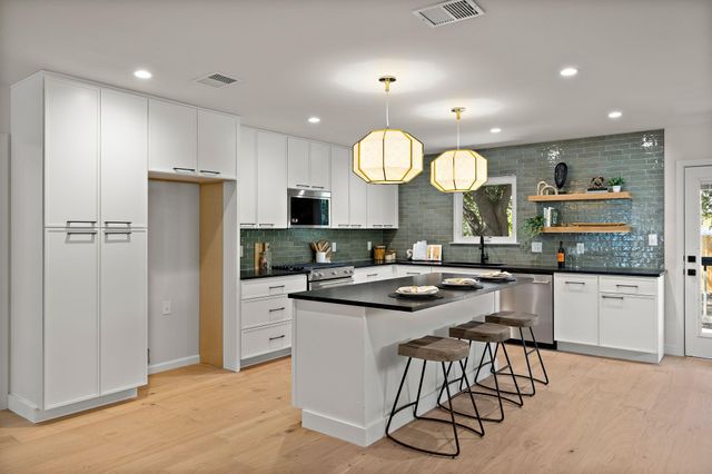 8102 Burrell DR, Austin, TX 78757