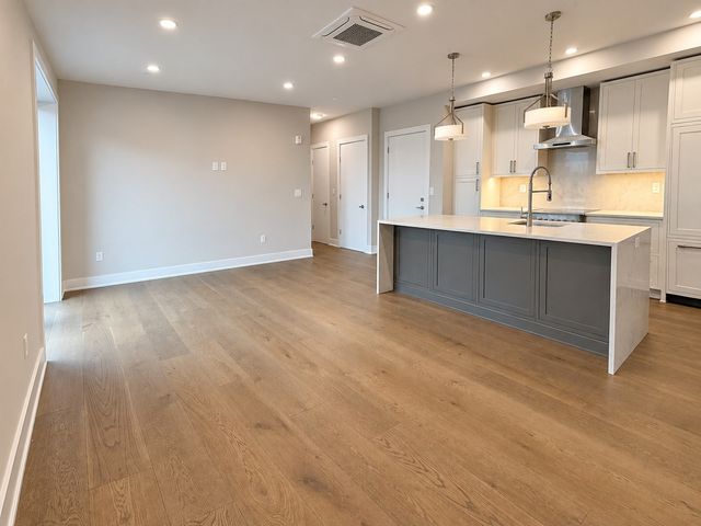804 East 7th Street 302, Boston, MA 02127