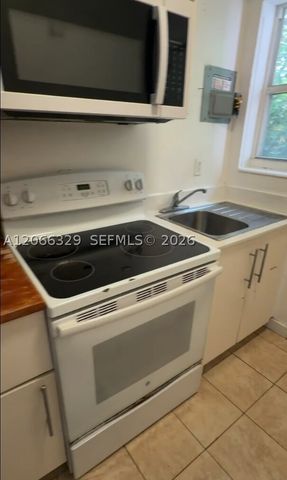 640 SW 5th St 4, Miami, FL 33130