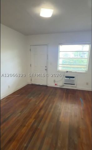 640 SW 5th St 4, Miami, FL 33130
