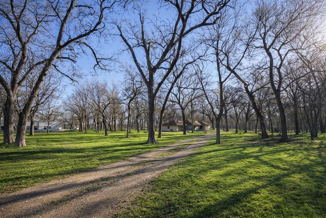 75 County Road 129, Taylor, TX 76574