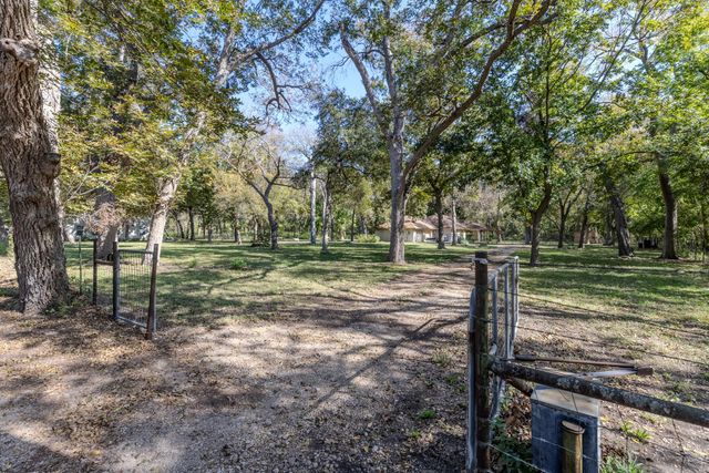 75 County Road 129, Taylor, TX 76574