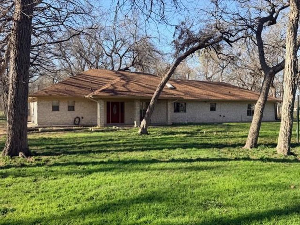 75 County Road 129, Taylor, TX 76574