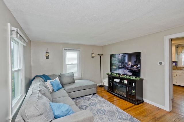 143 Winton St, Springfield, MA 01118