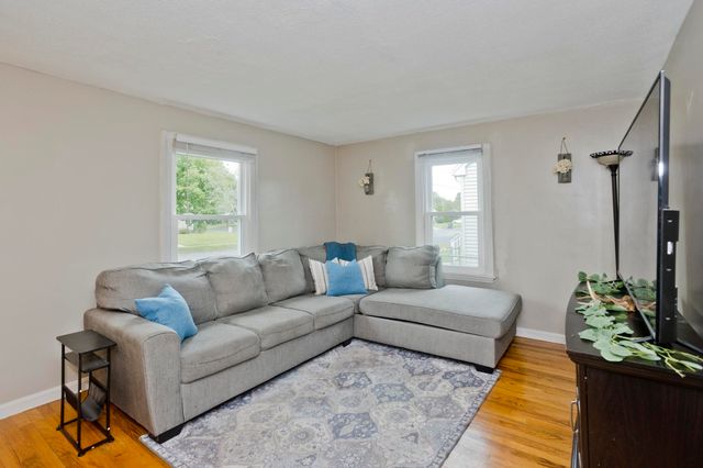 143 Winton St, Springfield, MA 01118