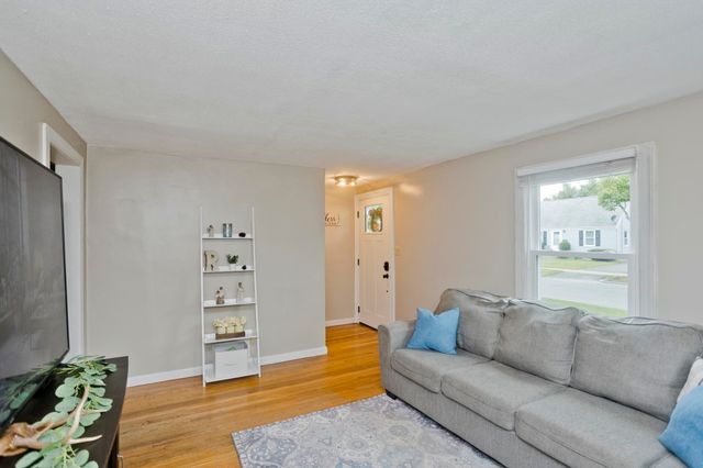 143 Winton St, Springfield, MA 01118