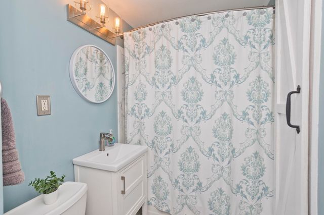 143 Winton St, Springfield, MA 01118