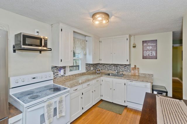 143 Winton St, Springfield, MA 01118