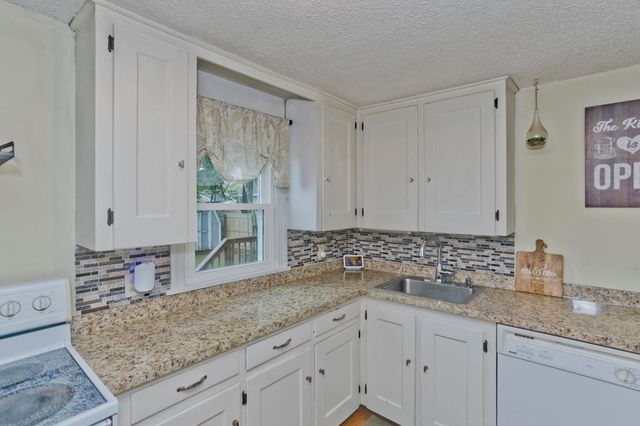 143 Winton St, Springfield, MA 01118
