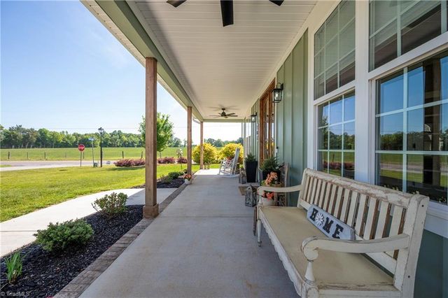 107 Meeting House Lane, Advance, NC 27006