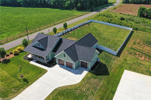 107 Meeting House Lane, Advance, NC 27006