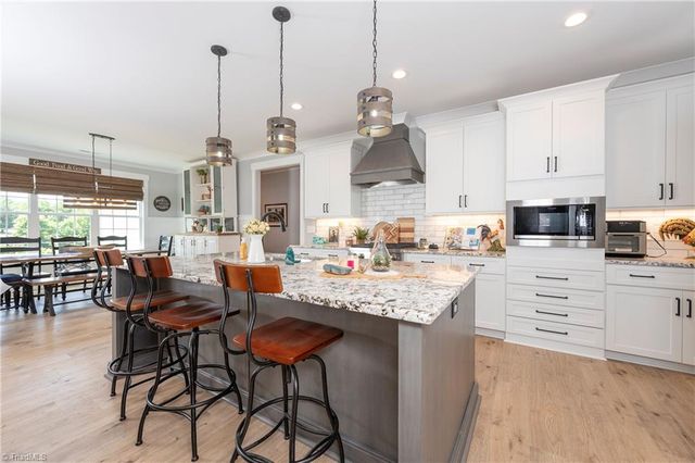 107 Meeting House Lane, Advance, NC 27006