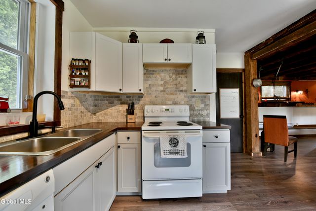 2414 New York 29, Middle Grove, NY 12850