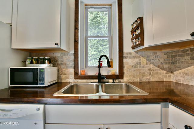 2414 New York 29, Middle Grove, NY 12850