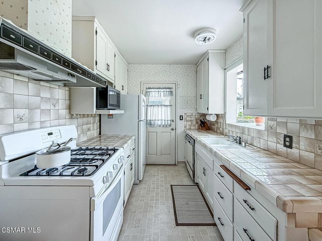 7654 Wish Avenue, Lake Balboa, CA 91406