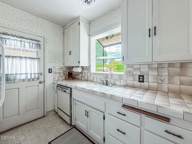 7654 Wish Avenue, Lake Balboa, CA 91406
