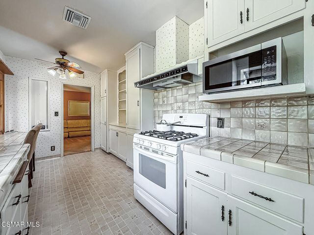 7654 Wish Avenue, Lake Balboa, CA 91406