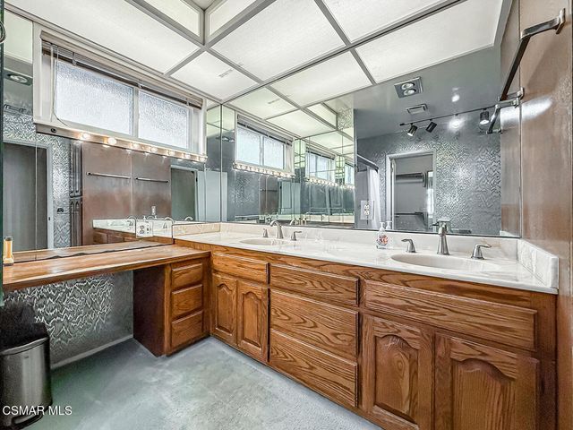 7654 Wish Avenue, Lake Balboa, CA 91406